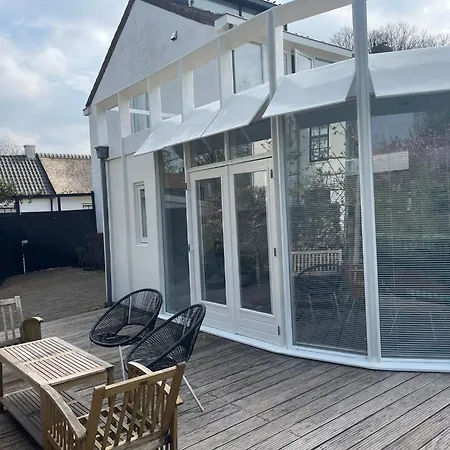 Lovely House On The Water Near Amsterdam *