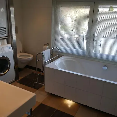 Lovely House On The Water Near Amsterdam *