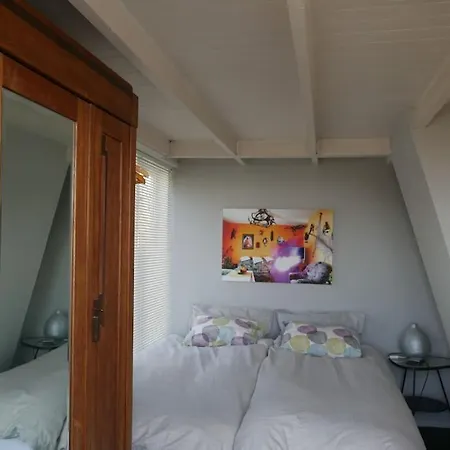 Дом отдыха Lovely House On The Water Near Amsterdam 'с-Гравеланд