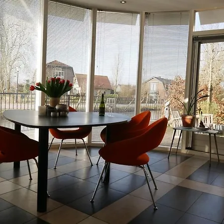 Lovely House On The Water Near Amsterdam * 's-Graveland