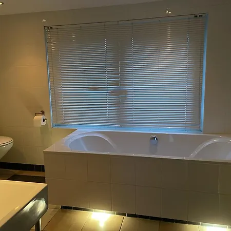 Дом отдыха Lovely House On The Water Near Amsterdam