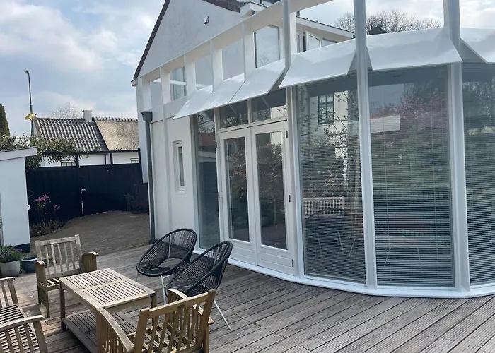 Lovely House On The Water Near Amsterdam *