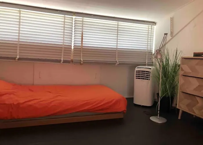 Lovely House On The Water Near Amsterdam Сasa de vacaciones